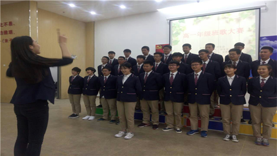 “青春飛揚(yáng)，夢(mèng)想起航”                 ——暨雙語(yǔ)學(xué)校高一年級(jí)雙歌大賽