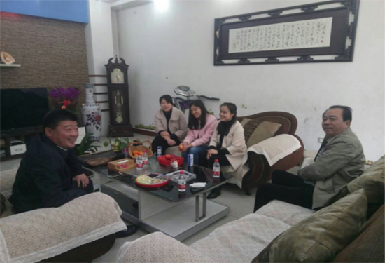 春風(fēng)送溫暖    讓愛(ài)走進(jìn)家