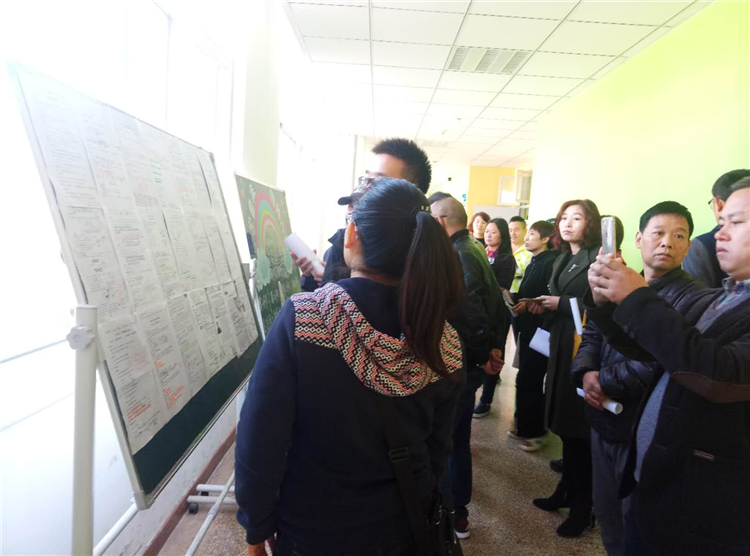 走進(jìn)校園，走進(jìn)孩子