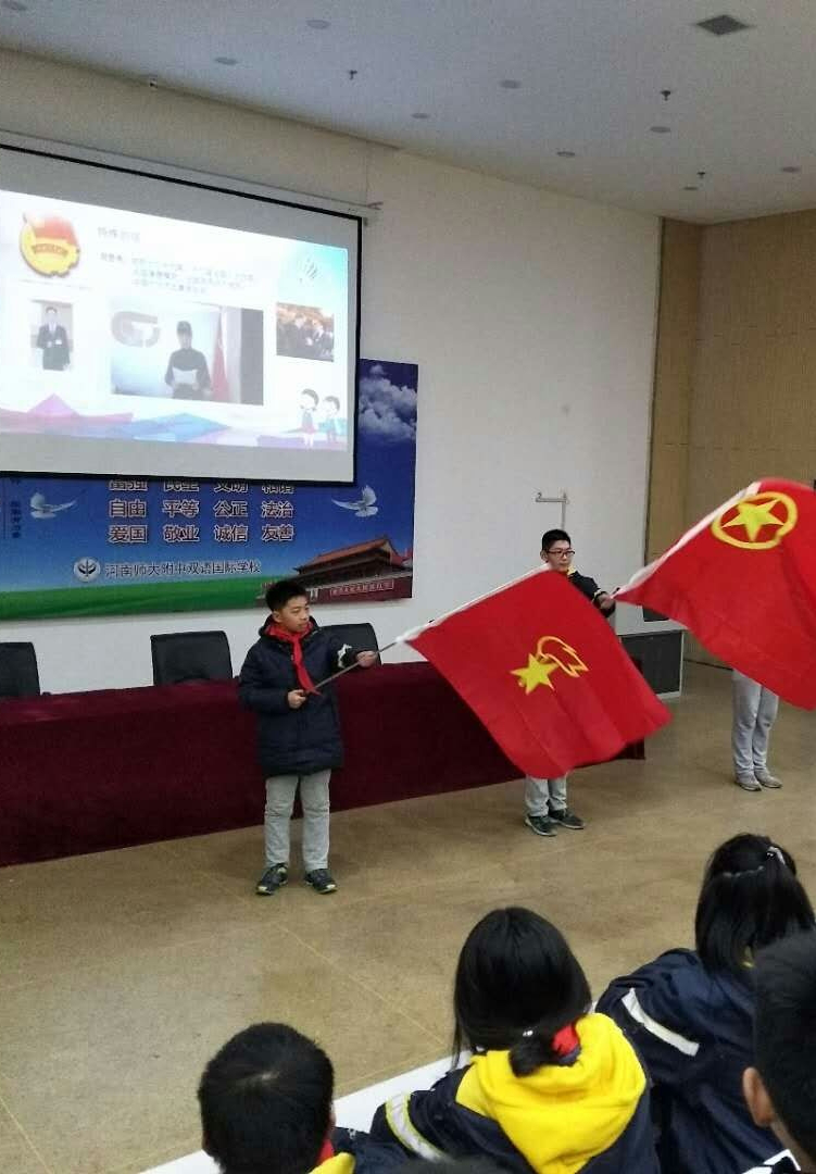 光榮入團(tuán)，積極表率