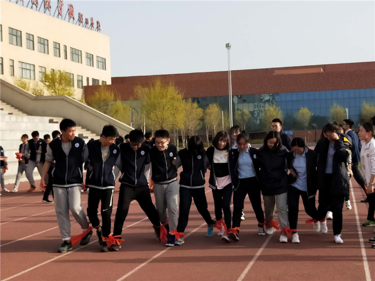 點(diǎn)燃激情，燃燒青春