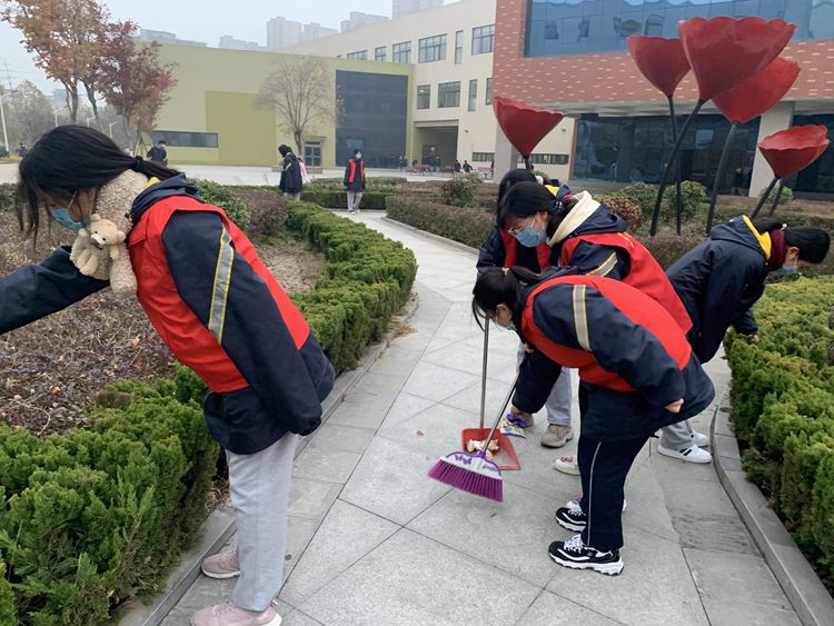 勞動(dòng)助力學(xué)生成長  志愿者在行動(dòng)（二）