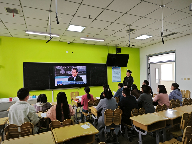 7集體觀看視頻《八項(xiàng)規(guī)定出臺(tái) 開啟黨風(fēng)激濁揚(yáng)清之變》